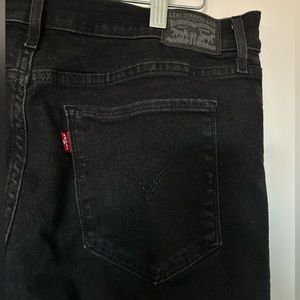 ❌ SOLD ❌ Levi's 314 Straight Leg Jeans